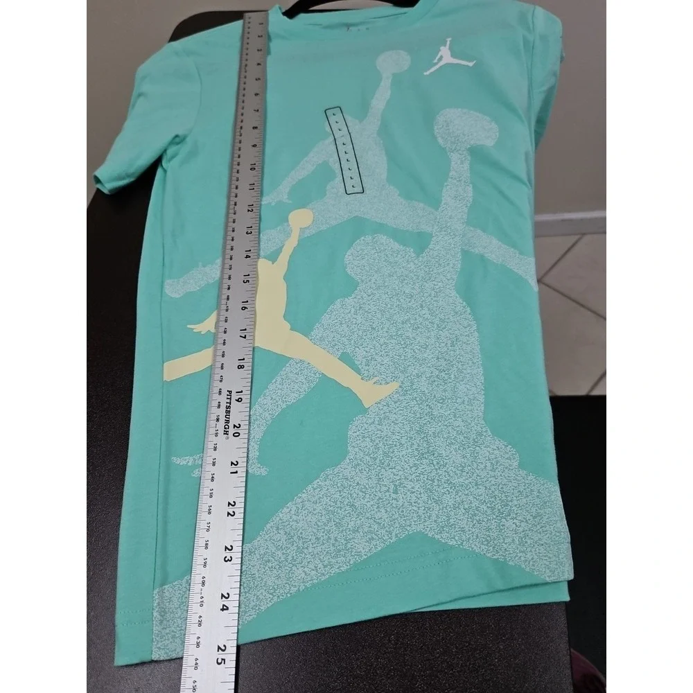 Jordan Kids Emerald Rise Jumpman Graphic T-Shirt 95D119-E8G Size L NWT